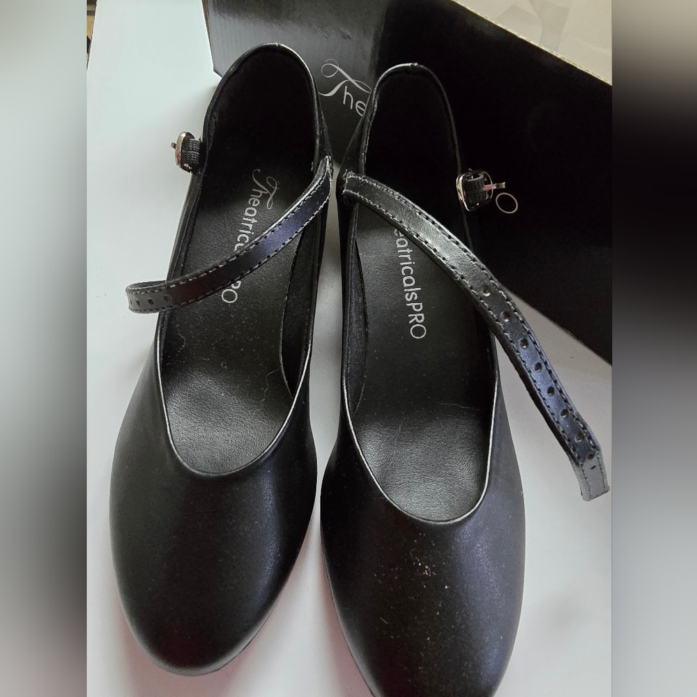 Little girls theatrical pro shoes size 1